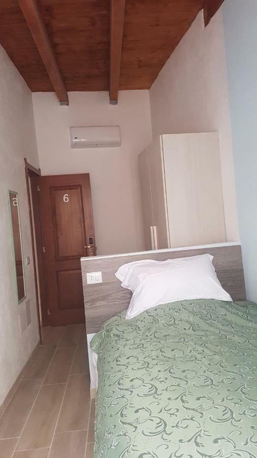 Hôtel Boutique Oriente Express à Cagliari Extérieur photo